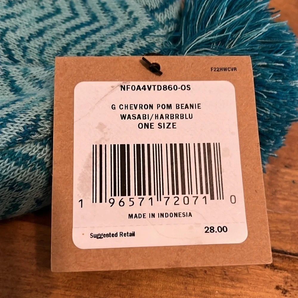 The North Face Kids snow hat, turquoise color, fleece lined. NWTS